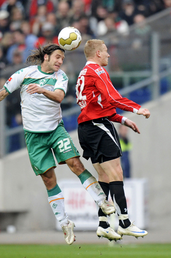 ブレーメン アウェーでハノーバーを引き分ける