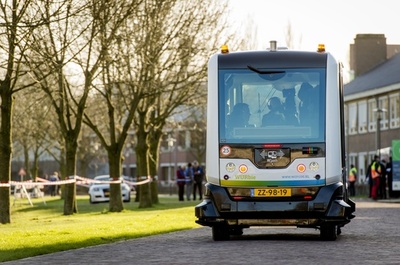 オランダ初、自動運転ミニバスの試運転開始