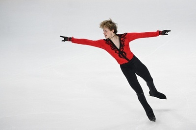 マリニンがSP首位 鍵山は3位発進 フィギュア・フランス杯