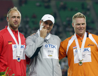 カンテル 男子円盤投げ・表彰式でメダルを授与される