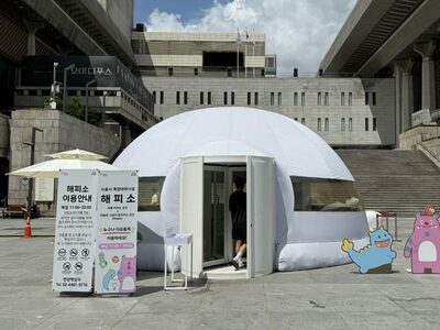 韓国・屋外35.5度でも内部は24度…ソウルの暑さ避難ドームに利用者続々
