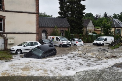 仏で落雷伴う豪雨続く、死者計3人 ワイン産地にも大打撃 