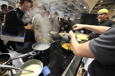 「分子料理法」実験で爆発、ドイツのシェフ両手失う