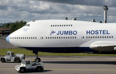 コックピットで一泊いかが？ 世界初、ジャンボ機のユースホステル