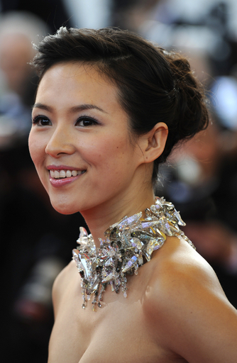 「有力者らとの売春」報道紙を提訴、中国女優チャン・ツィイーさん