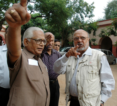 シャーム・ベネガル監督、インドで同窓会に出席