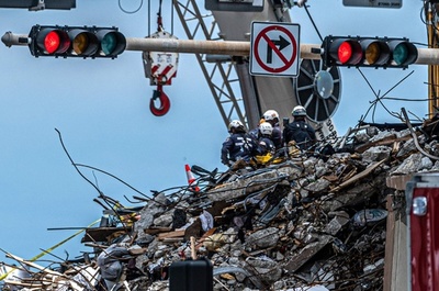 フロリダ集合住宅崩落、死者22人に