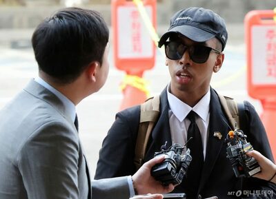 「少女像にキス」迷惑ユーチューバーに懲役3年求刑…控訴審で検察側「法秩序を軽視」