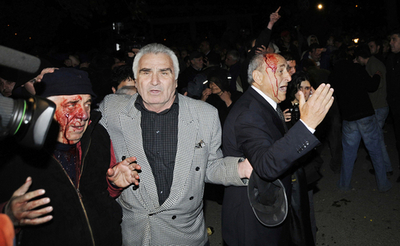 グルジア野党デモ隊と警官隊が衝突、数十人負傷