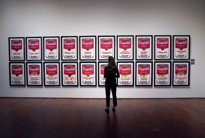 ウォーホル作品が新たな標的に 豪で環境活動家が手を貼り付け