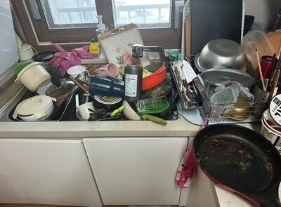 韓国・台所の「山積み食器」を1100円で洗え？？？…求人は「女性のみ」、写真が暴いた“オンライン求人”の闇