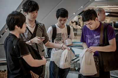 アップルストア前で堂々「iPhone 5」転売、香港