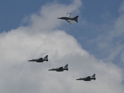 デンマーク、ウクライナ軍のF16操縦訓練支援へ 国防相代行