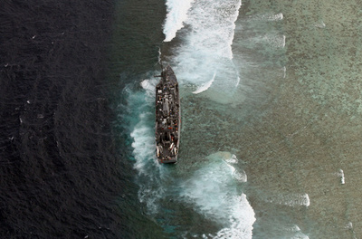 世界遺産のサンゴ礁に米軍艦が座礁、「警告を無視」とフィリピン激怒