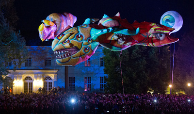 掘削機と「バレエ」、独でカルチャーフェスティバル