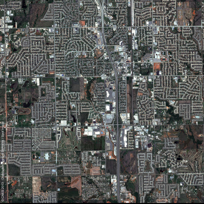 オクラホマ巨大竜巻、発生前と後の衛星写真