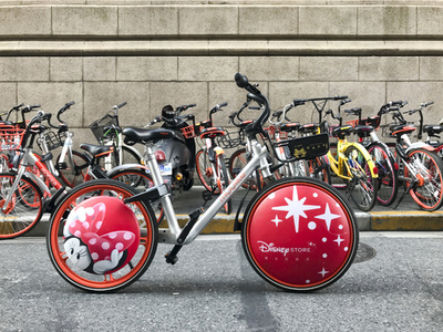 モバイクとディズニーのコラボシェア自転車が上海に登場