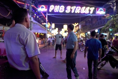 小児性愛者の摘発に大きな役割、カンボジアの民間捜査員