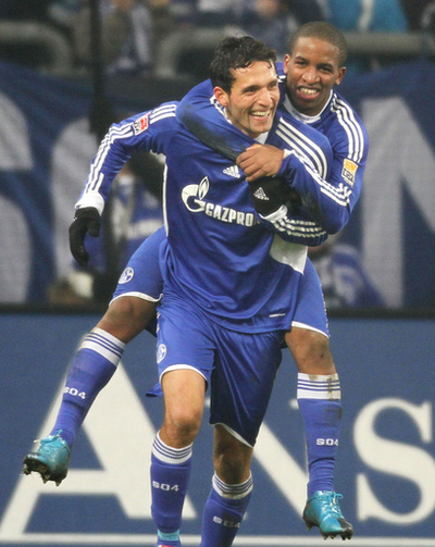 シャルケ ケルンに快勝し首位レバークーゼンとバイエルンを追走