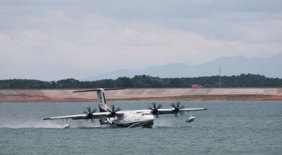大型水陸両用機AG600の試験飛行が始まる、中国・湖北省
