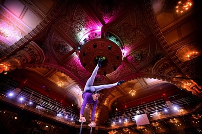 【今日の1枚】ゴージャスに新装オープン、英のサーカス