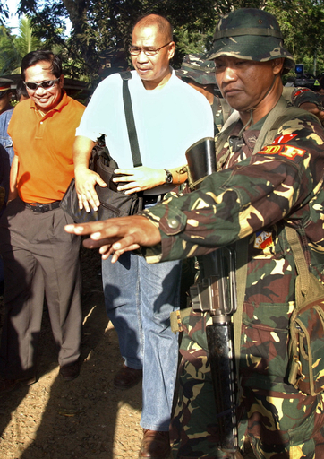 拘束されていた政府の和平交渉団、無事解放 - フィリピン