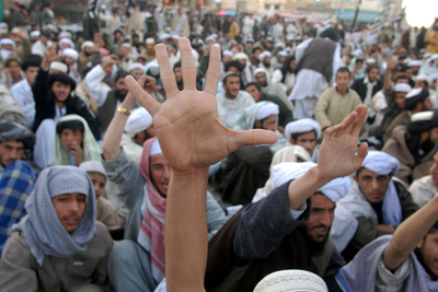 パキスタンで米軍の越境空爆に対する抗議デモ