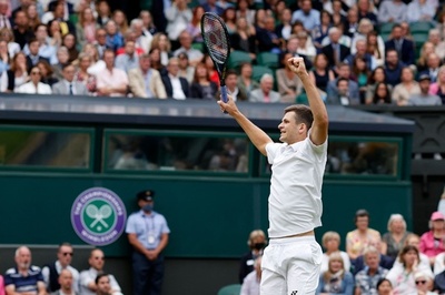 ホルカシュがウィンブルドン8強 「信じられない」フェデラーと激突へ