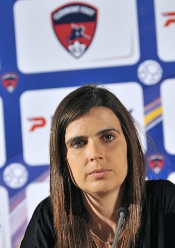 フランス2部リーグの女性指揮官、就任を突如見送り