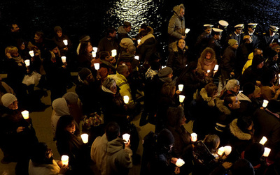 コスタ・コンコルディア号座業事故から1年、現地で追悼式典