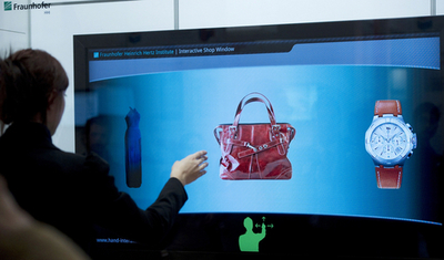 指さすだけで買える新技術、ウインドーショッピングのIT革命 CeBIT