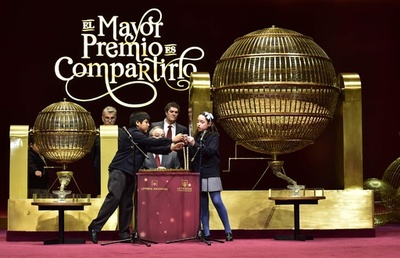 失業に苦しむ町、総額68億円当せん スペインのXマス宝くじ