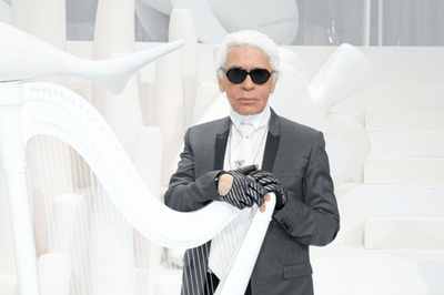 カール・ラガーフェルド、新作香水のテーマは「万華鏡」