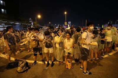 香港民主化デモで74人逮捕、市民グループは金融街占拠の構え
