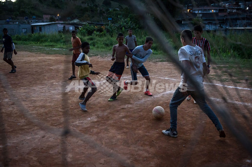 サッカーに明け暮れるブラジルの子供たち 写真5枚 ファッション ニュースならmode Press Powered By Afpbb News