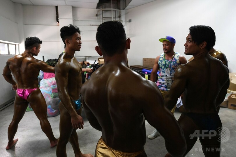 イスラム教国のマレーシアでボディービル大会、女性も歓声