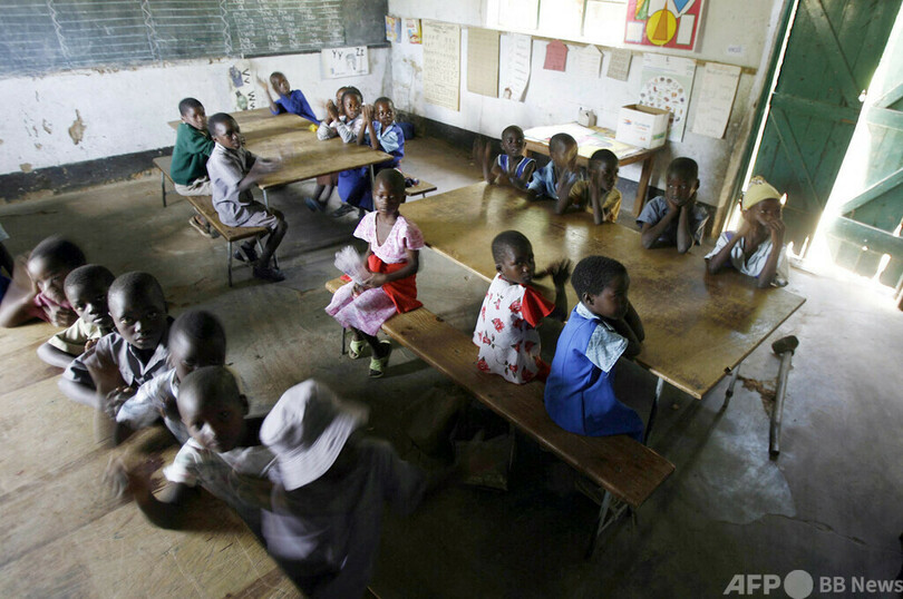 ジンバブエ、教師も国外流出か 英新方針受け