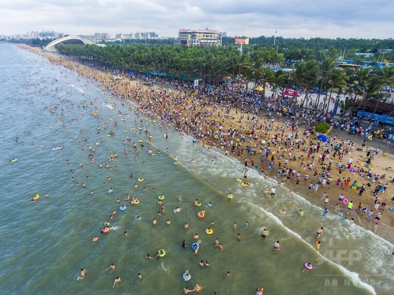 20万人が海で「芋洗い」状態？海南省の「洗龍水」
