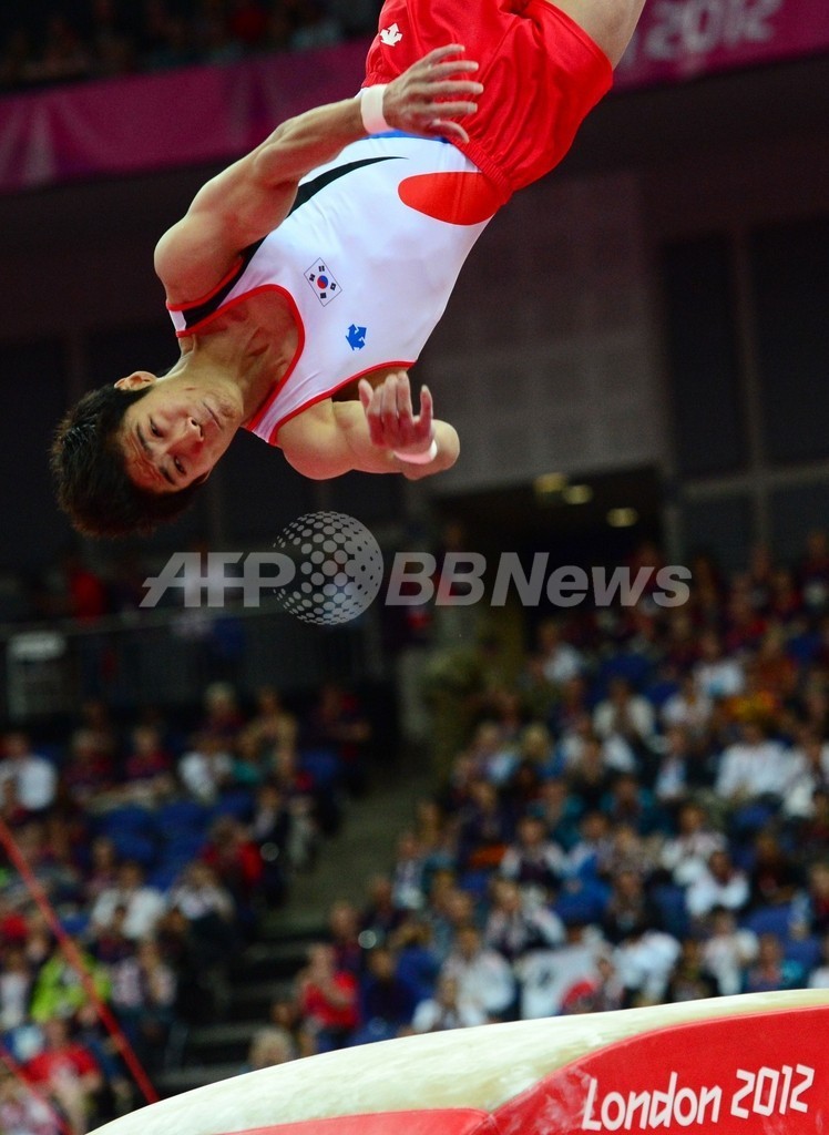 梁鶴善が男子種目別跳馬で金メダルを獲得