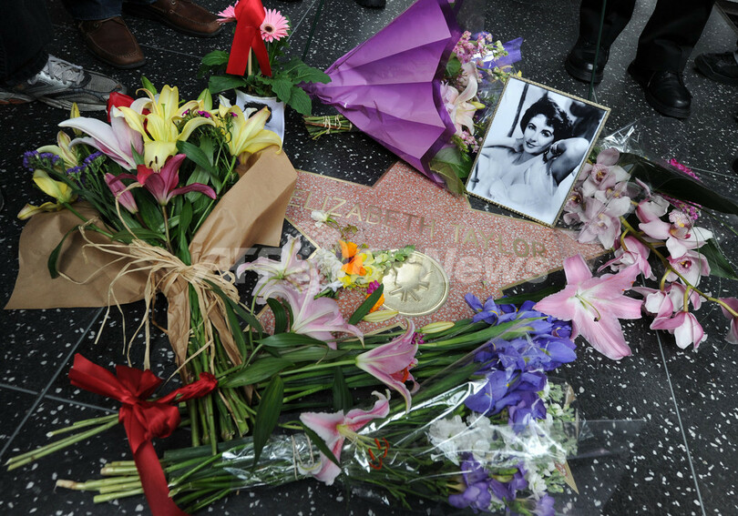 ハリウッドを代表する女優エリザベス・テイラーさん、死去