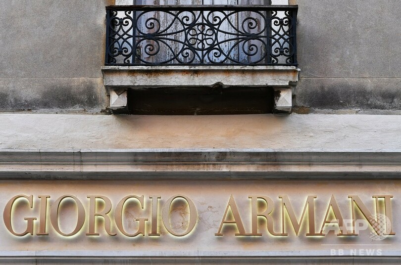 アルマーニ、イタリアの全工場で医療用作業服を生産