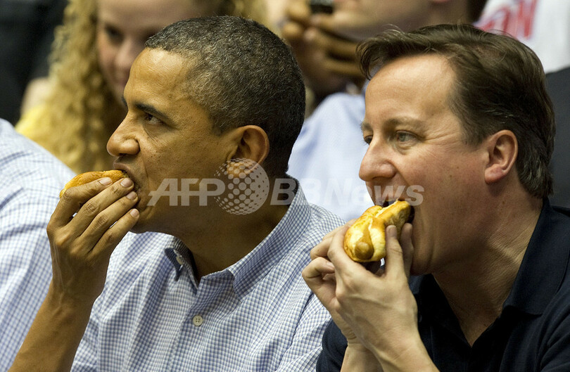 キャメロン英首相が訪米秘話、オバマ大統領に「寝かしつけてもらった」