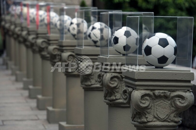 W杯ブラジル大会公式球「ブラズーカ」がお披露目