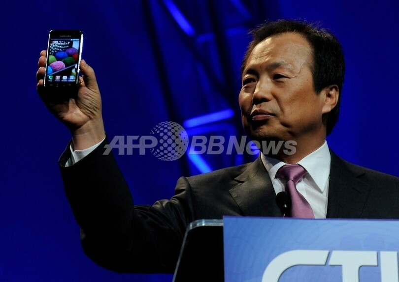 サムスン電子、スマートフォン「Galaxy S」を発表 今月発売