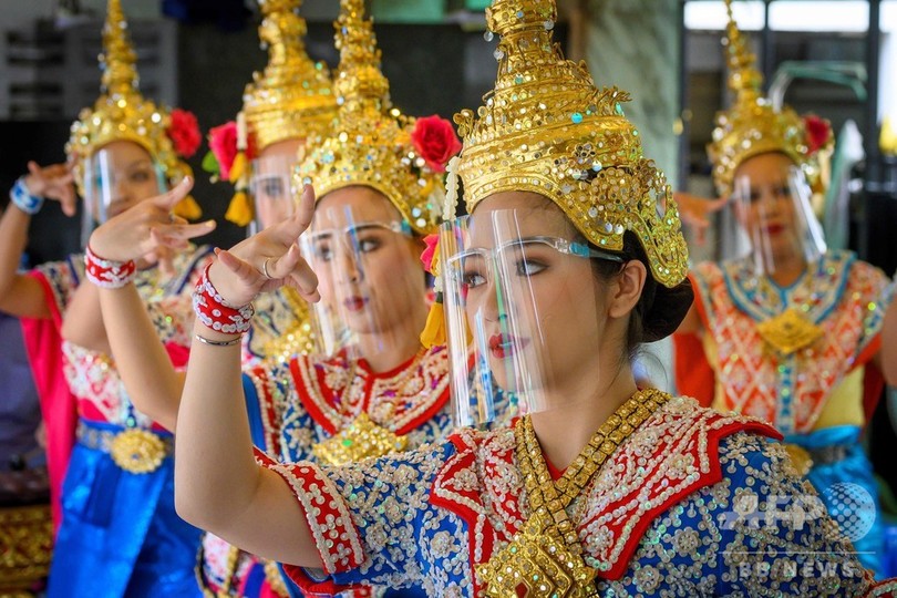 フェースカバー姿で奉納の舞 タイ エラワン廟 写真13枚 国際ニュース Afpbb News