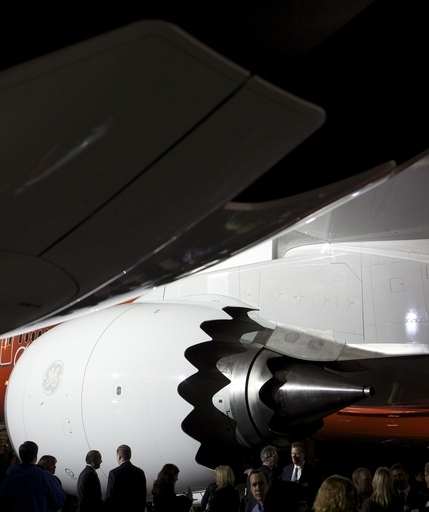 ボーイング、最新ジャンボ「747-8」を初披露、大きめの窓が特徴 写真10