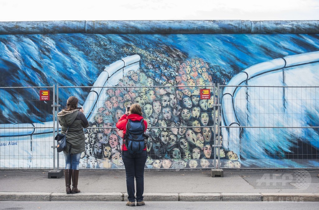 ベルリンの壁 観光客らによる損傷急増 バリアーで保護へ 写真9枚 国際ニュース Afpbb News