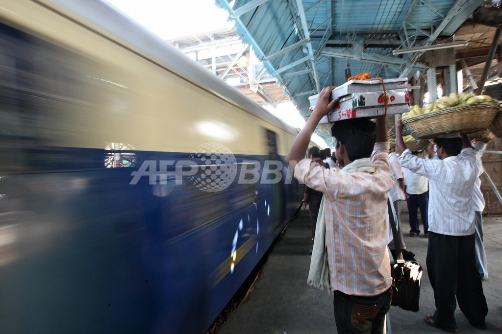「日曜大工」で駅を手作り、鉄道誘致に成功したインドの村 写真1枚 国際ニュース:AFPBB News