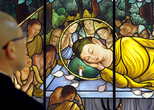 写真特集】まばゆい仏の世界 寺院のステンドグラス 写真28枚 国際