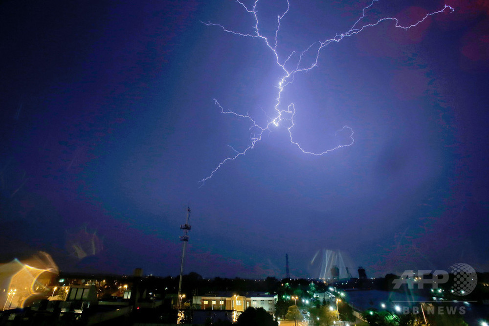 米南部 新たな竜巻などで8人死亡 復旧始まる矢先 写真1枚 国際ニュース Afpbb News